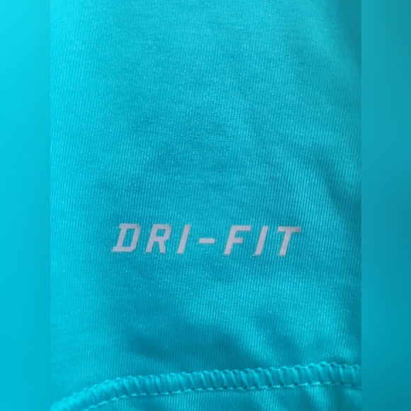 Nike- Pro Yoga Tank - Picture 4 of 4